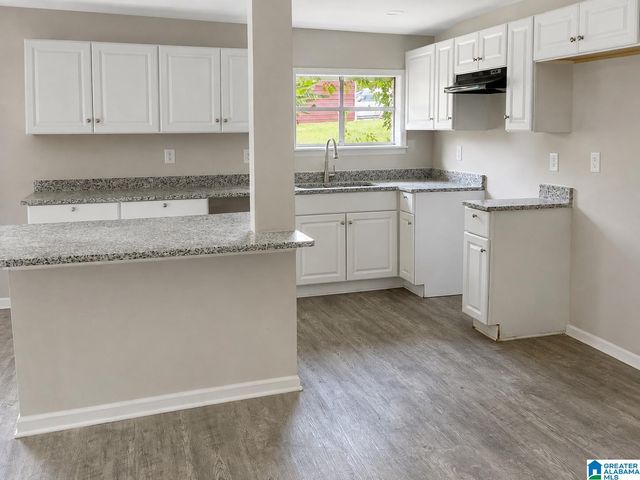 907 9TH STREET SE, Graysville, AL 35073