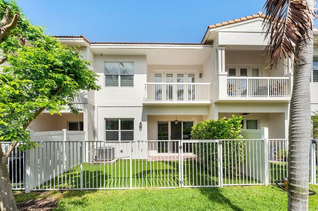 100 NW 69th Circle 52, Boca Raton, FL 33487