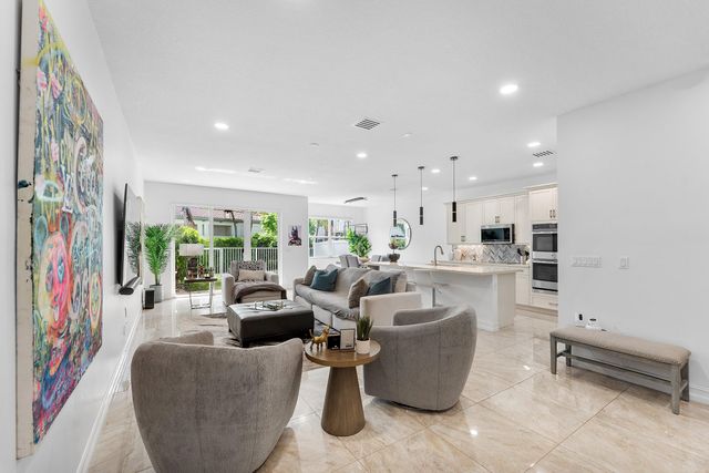 100 NW 69th Circle 52, Boca Raton, FL 33487