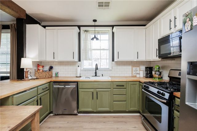 901 S Eugenia St, Orange Grove, TX 78372