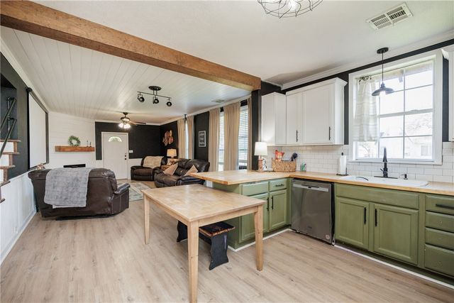 901 S Eugenia St, Orange Grove, TX 78372