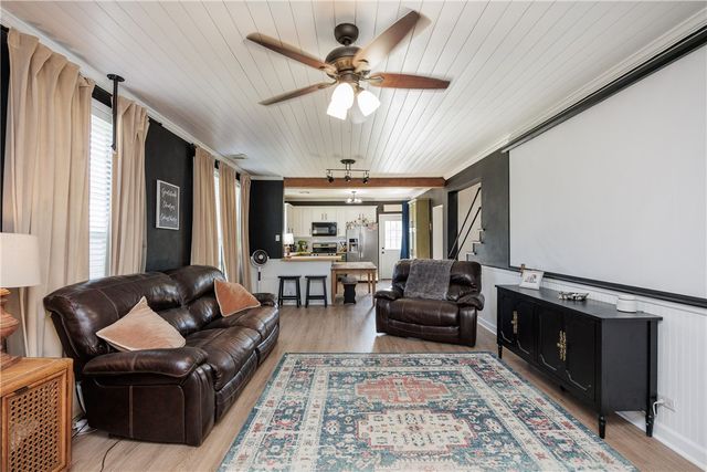 901 S Eugenia St, Orange Grove, TX 78372