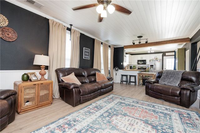 901 S Eugenia St, Orange Grove, TX 78372