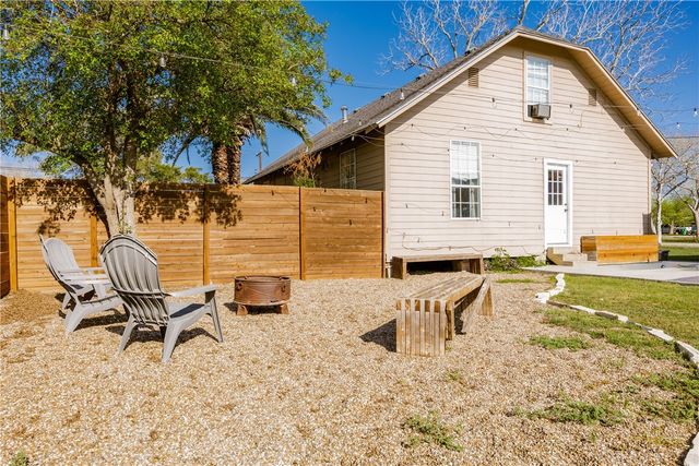 901 S Eugenia St, Orange Grove, TX 78372