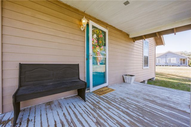 901 S Eugenia St, Orange Grove, TX 78372