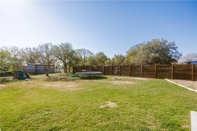 901 S Eugenia St, Orange Grove, TX 78372