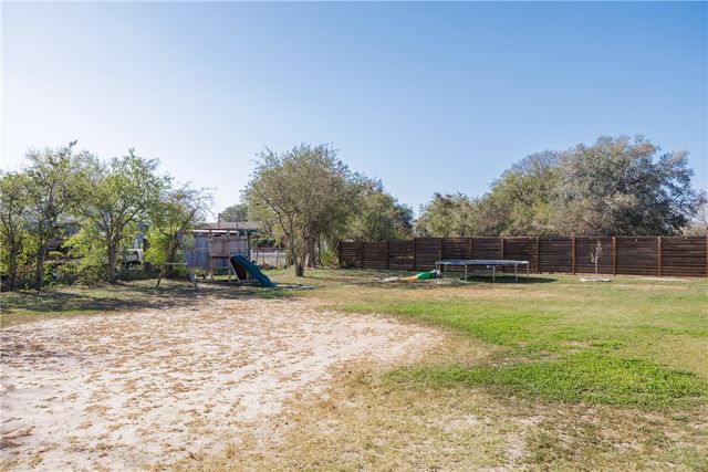 901 S Eugenia St, Orange Grove, TX 78372