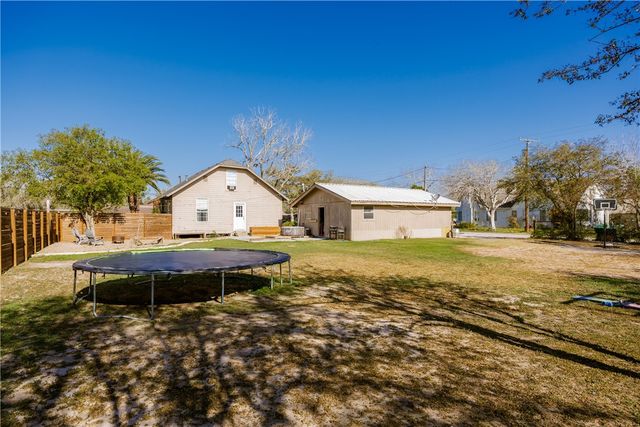 901 S Eugenia St, Orange Grove, TX 78372