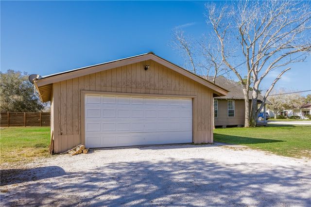 901 S Eugenia St, Orange Grove, TX 78372