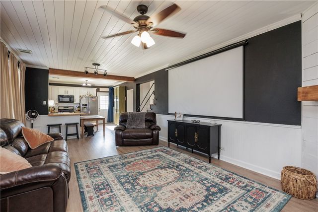 901 S Eugenia St, Orange Grove, TX 78372