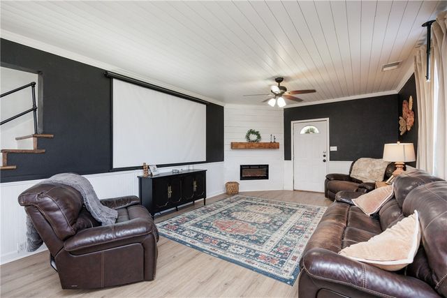 901 S Eugenia St, Orange Grove, TX 78372