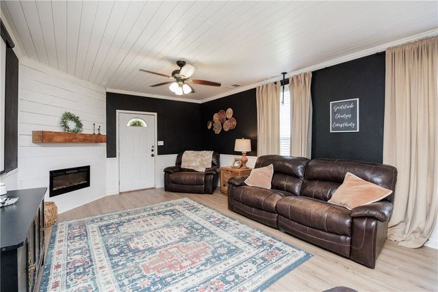 901 S Eugenia St, Orange Grove, TX 78372