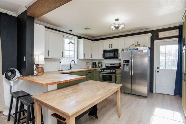 901 S Eugenia St, Orange Grove, TX 78372