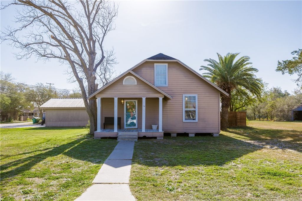 901 S Eugenia St, Orange Grove, TX 78372