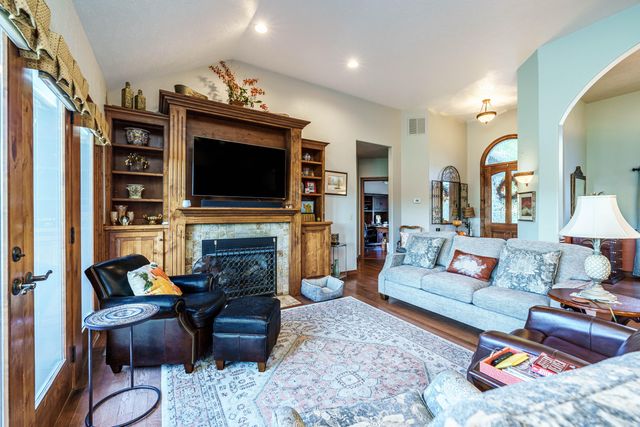 60 & 62 Shields Spur, Holiday Island, AR 72631