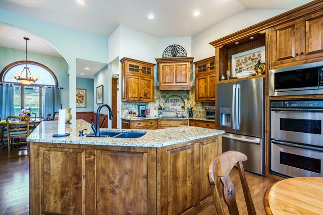 60 & 62 Shields Spur, Holiday Island, AR 72631