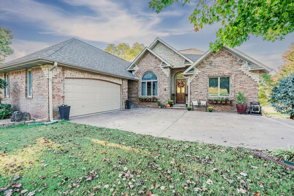 60 & 62 Shields Spur, Holiday Island, AR 72631