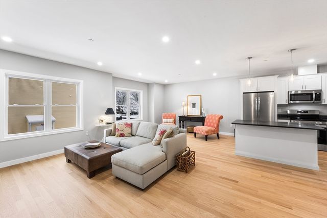 19 Dyer St 19, Rockland, MA 02370