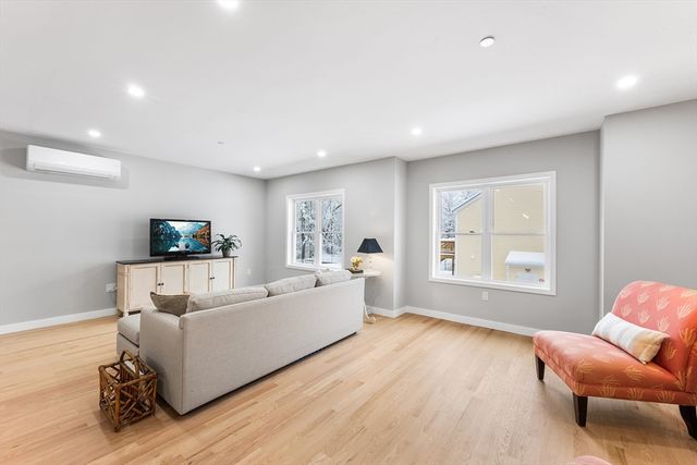 19 Dyer St 19, Rockland, MA 02370