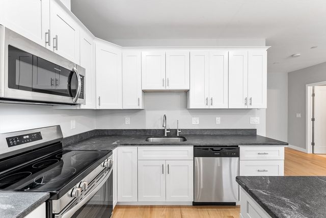 19 Dyer St 19, Rockland, MA 02370