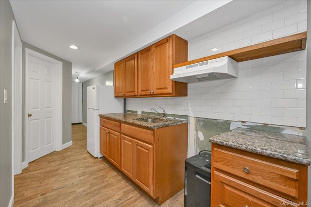 6439 58th Road, Maspeth, NY 11378