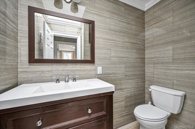 6439 58th Road, Maspeth, NY 11378