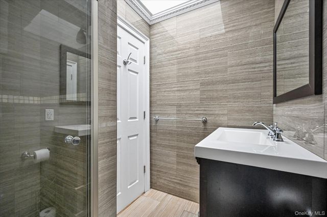 6439 58th Road, Maspeth, NY 11378