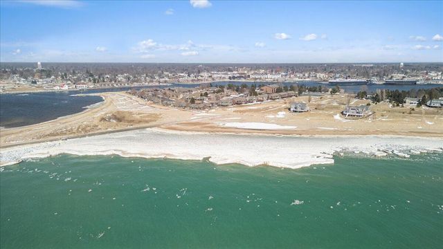 176 Harbor Drive, Ludington, MI 49431