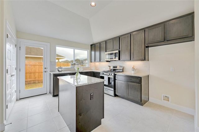 108 White Dunes DR, San Marcos, TX 78656