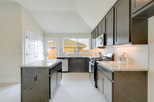 108 White Dunes DR, San Marcos, TX 78656
