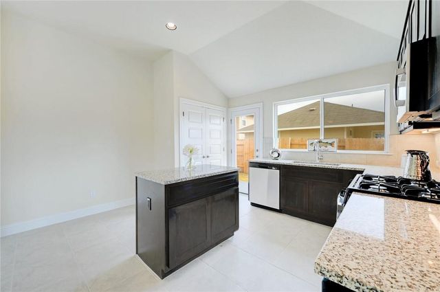 108 White Dunes DR, San Marcos, TX 78656