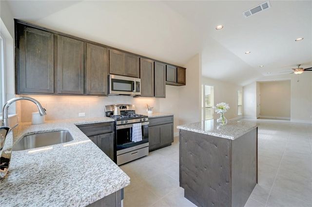108 White Dunes DR, San Marcos, TX 78656