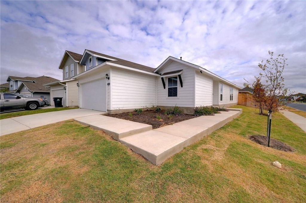 108 White Dunes DR, San Marcos, TX 78656