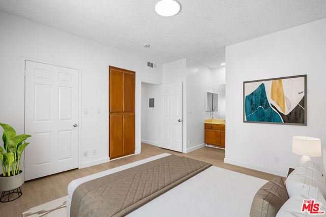 424 S Westmoreland Avenue 210, Los Angeles, CA 90020