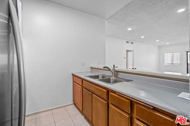 424 S Westmoreland Avenue 210, Los Angeles, CA 90020
