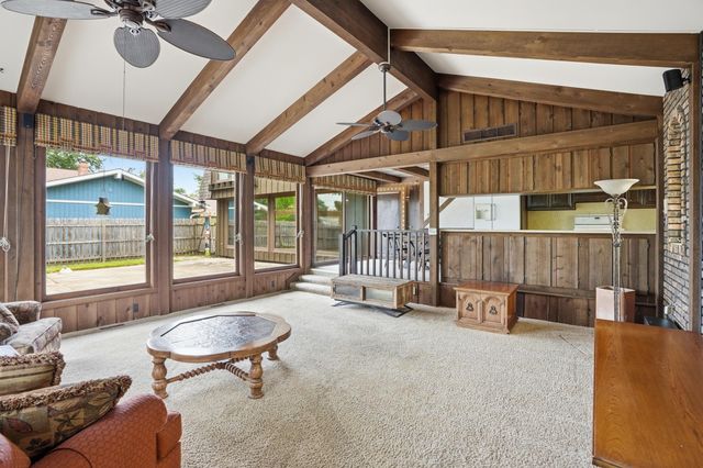 9300 Chestnut Lane, Munster, IN 46321