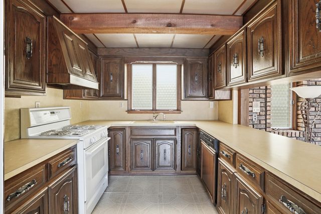 9300 Chestnut Lane, Munster, IN 46321