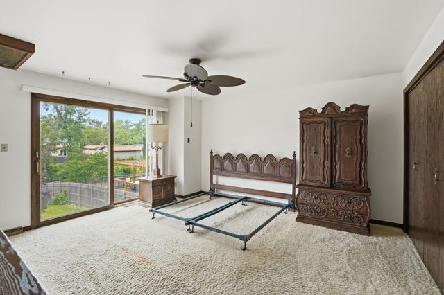 9300 Chestnut Lane, Munster, IN 46321