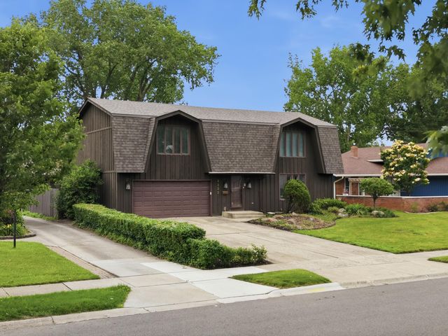 9300 Chestnut Lane, Munster, IN 46321