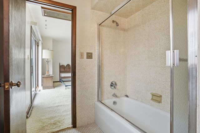 9300 Chestnut Lane, Munster, IN 46321