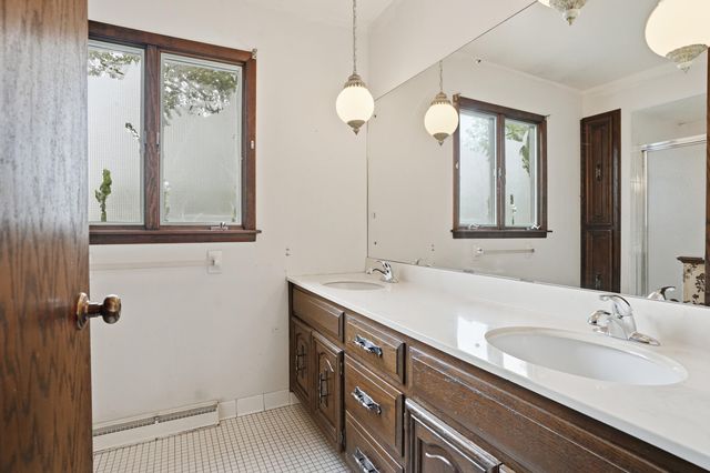 9300 Chestnut Lane, Munster, IN 46321