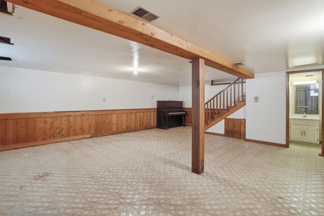 9300 Chestnut Lane, Munster, IN 46321