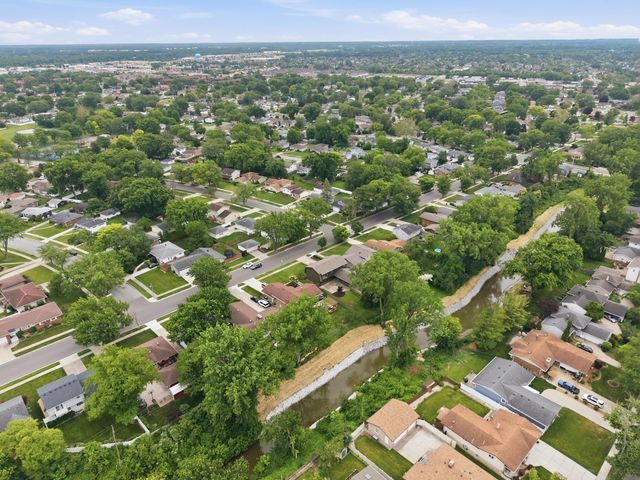 9300 Chestnut Lane, Munster, IN 46321