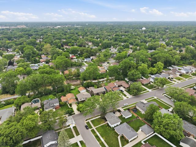9300 Chestnut Lane, Munster, IN 46321