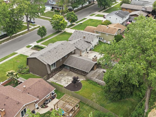 9300 Chestnut Lane, Munster, IN 46321