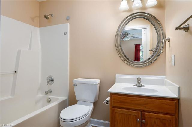 1840 Crest Hollow Drive 101, Winston-salem, NC 27103