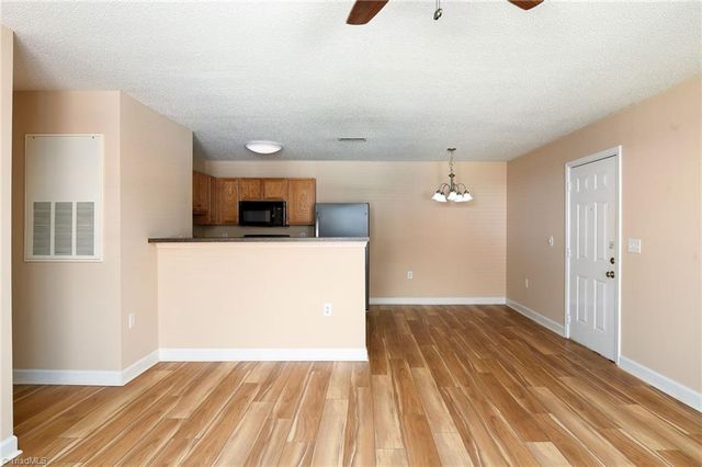 1840 Crest Hollow Drive 101, Winston-salem, NC 27103