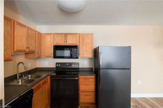1840 Crest Hollow Drive 101, Winston-salem, NC 27103