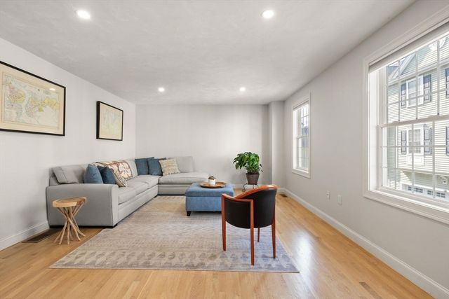 118 Smith St 3, Lowell, MA 01851