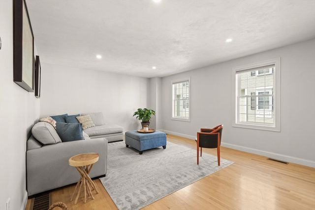118 Smith St 3, Lowell, MA 01851